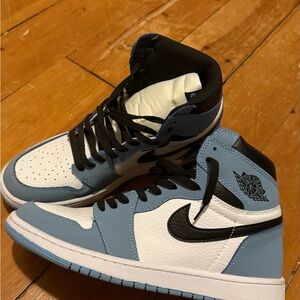 Jordan Sneakers in Blue and White